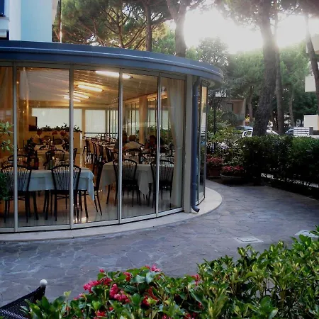 Roxy Hotell 3*