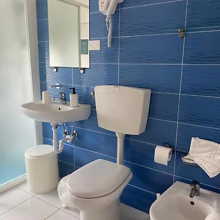 Отель Roxy 3*